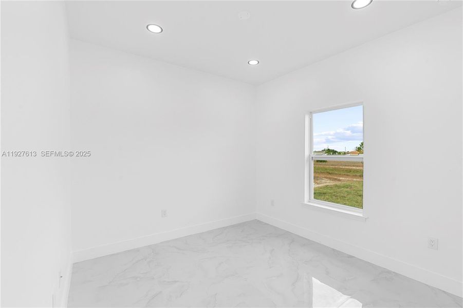 Spacious, unfurnished interior of a new home in , Lehigh Acres (Image 19).
