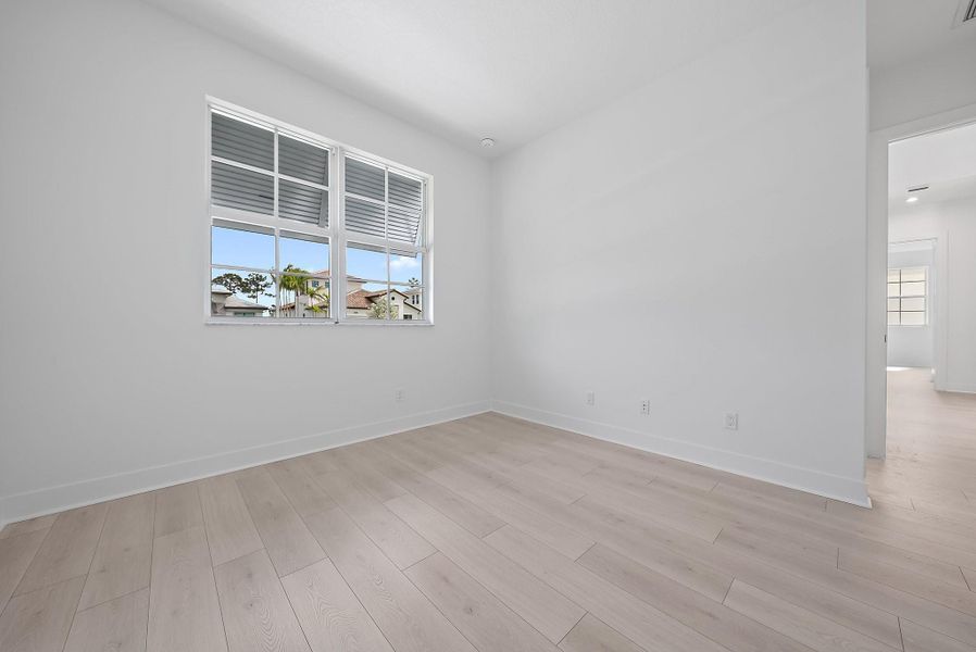 Spacious, unfurnished interior of a new home in L'Ambiance at Avenir, Palm Beach Gardens (Image 34).