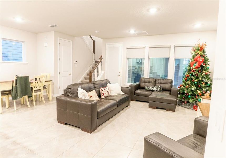 Furnished interior view inside a new home in Weslyn Park in Sunbridge 34', St. Cloud (Image 38).