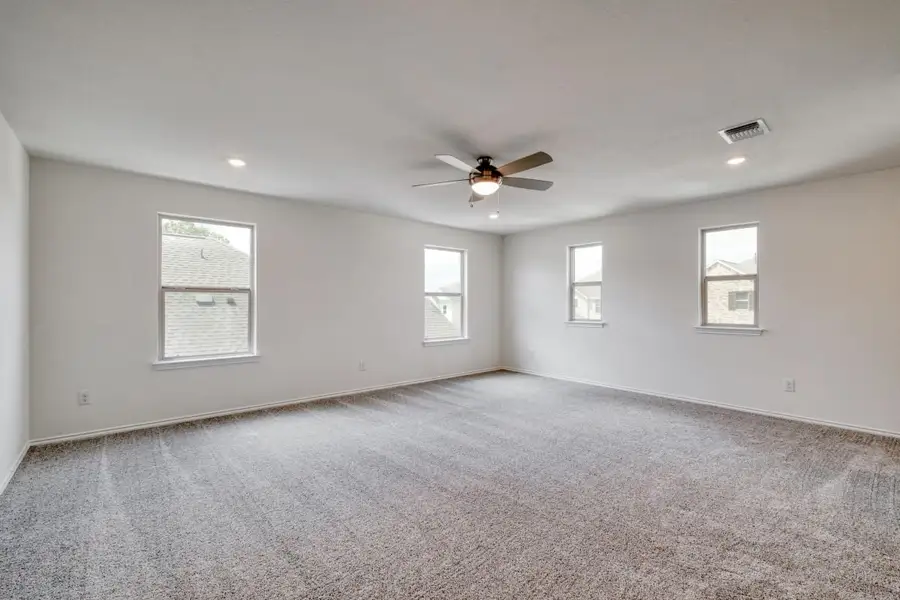 Spacious, unfurnished interior of a new home in River Bluff, Leander (Image 7).