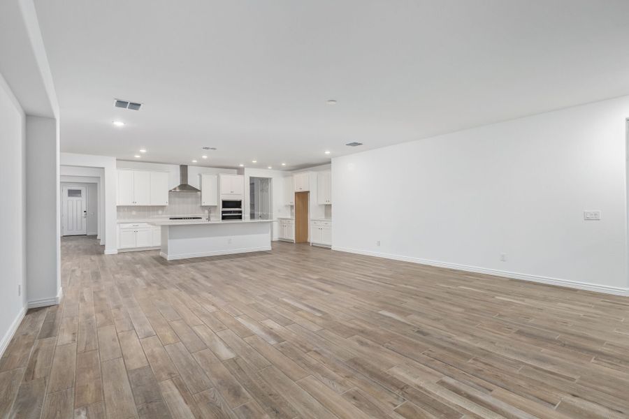 Spacious, unfurnished interior of a new home in Miravida, Surprise (Image 9). Spacious, unfurnished interior of a new home in Miravida, Surprise (Image 9).