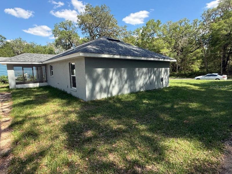 Exterior details and patio area of a home in , Dunnellon (Image 4). Exterior details and patio area of a home in , Dunnellon (Image 4).