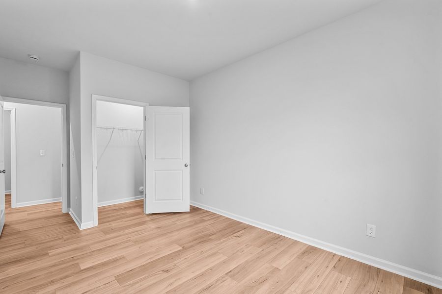 Spacious, unfurnished interior of a new home in Hanes Lake, Winston-Salem (Image 27).