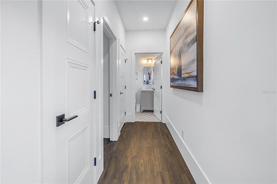 Spacious, unfurnished interior of a new home in , St. Petersburg (Image 20).