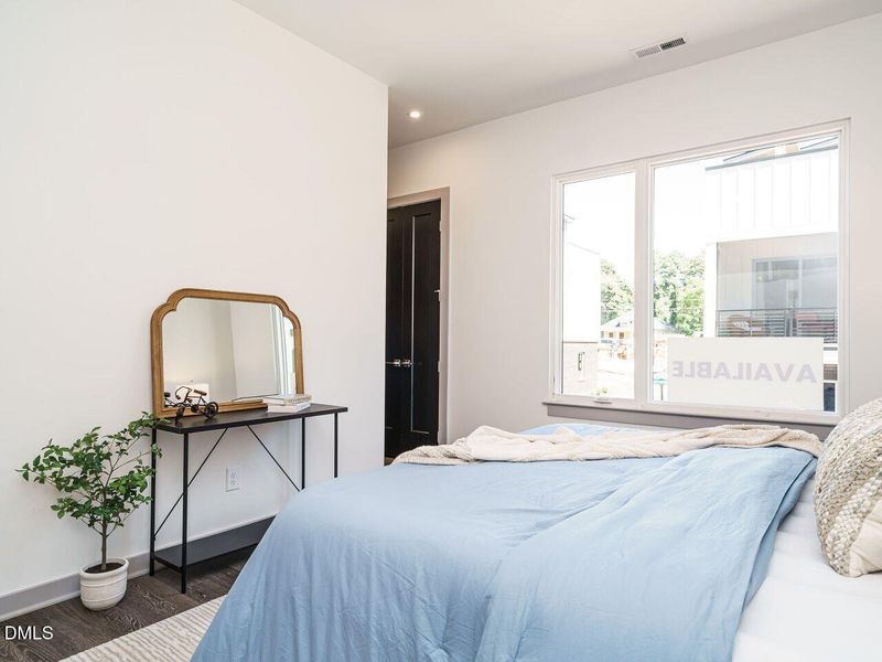 026-1280x960-primary-br