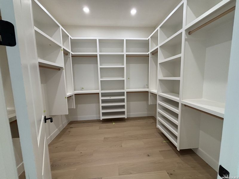 Spacious, unfurnished interior of a new home in , Boerne (Image 10).