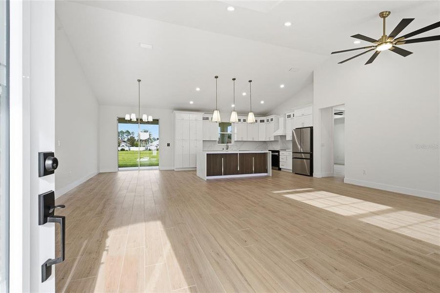 Spacious, unfurnished interior of a new home in , Belleview (Image 26).