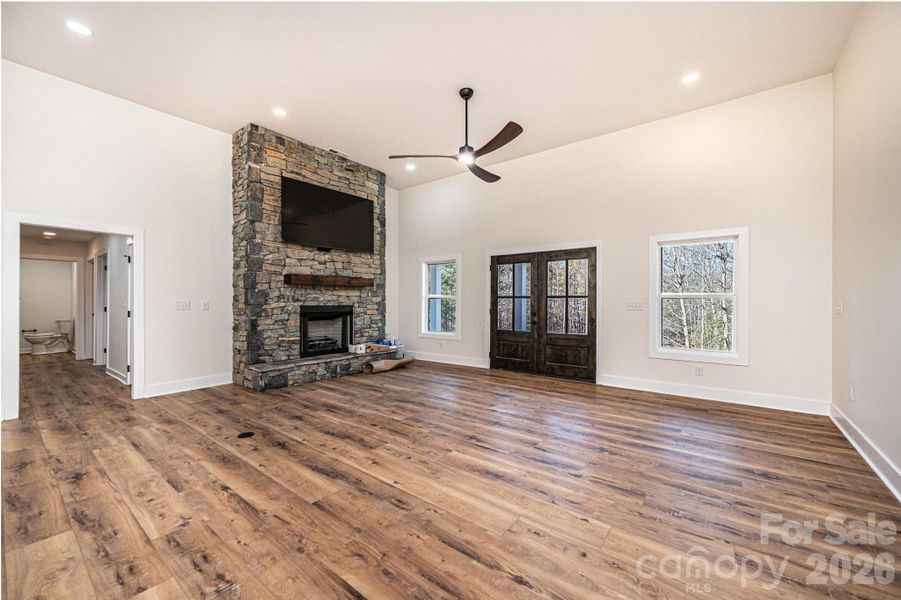 Spacious, unfurnished interior of a new home in , Lenoir (Image 23).