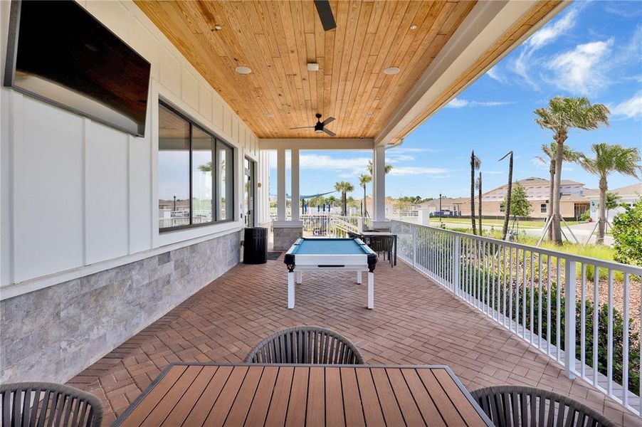 Exterior details and patio area of a home in , Winter Garden (Image 25).