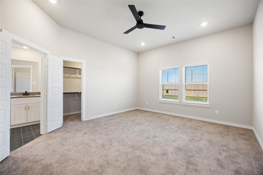 Spacious, unfurnished interior of a new home in Kendall Lakes, Alvin (Image 25). Spacious, unfurnished interior of a new home in Kendall Lakes, Alvin (Image 25).