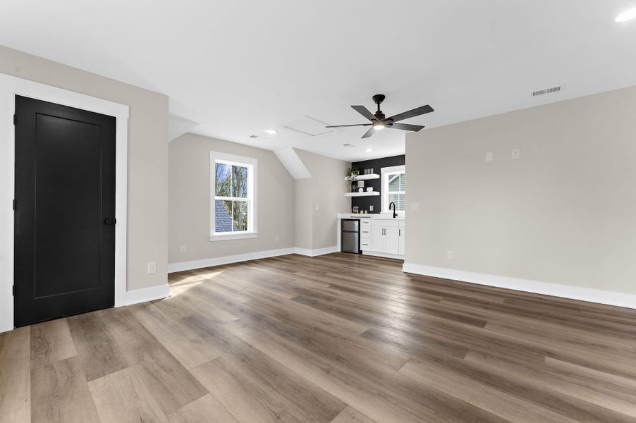 Spacious, unfurnished interior of a new home in , Summerville (Image 26).