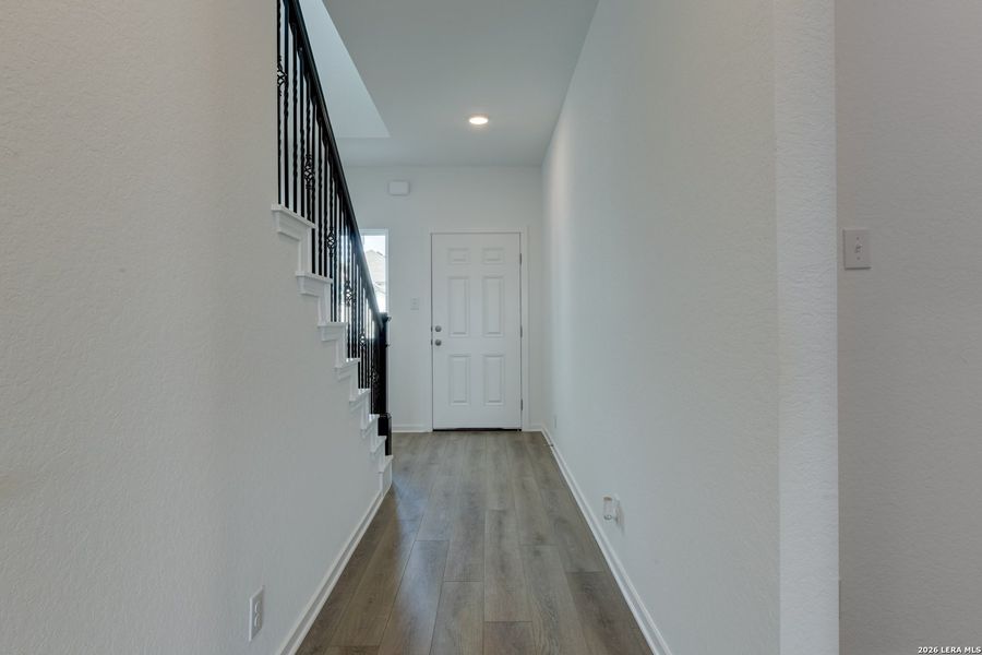 Spacious, unfurnished interior of a new home in Hennersby Hollow, San Antonio (Image 17).