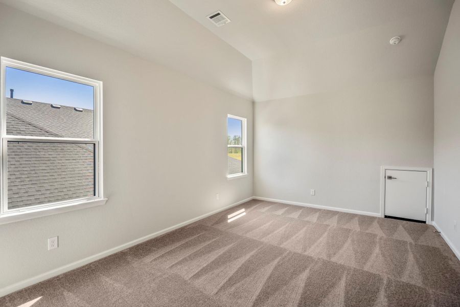 Spacious, unfurnished interior of a new home in Sienna 70′ Lots, Missouri City (Image 42).