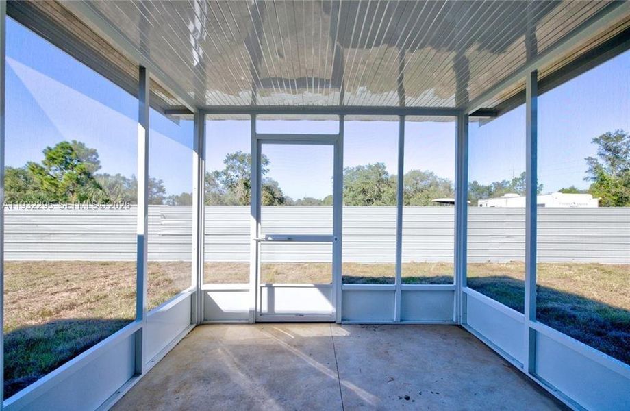 Exterior details and patio area of a home in , Avon Park (Image 20).