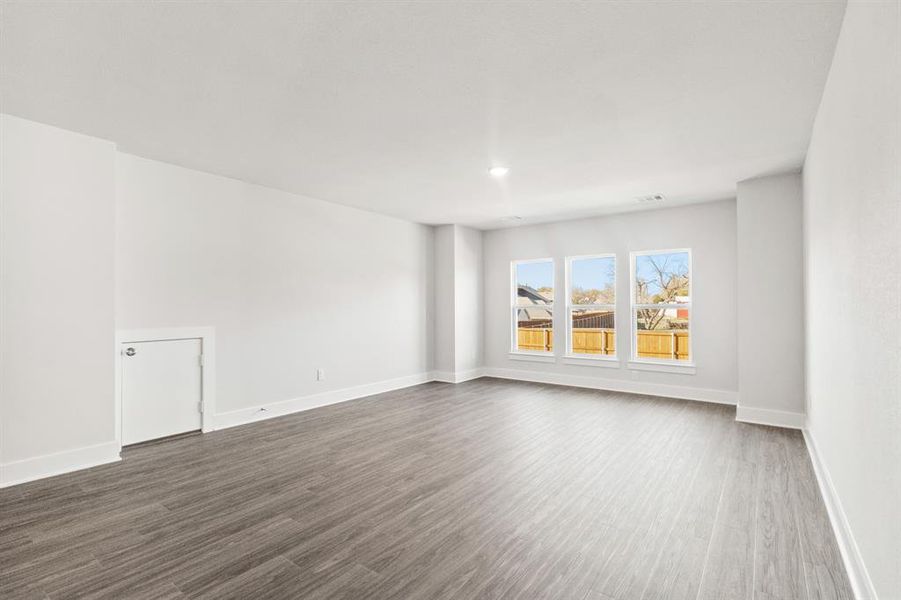 Spacious, unfurnished interior of a new home in , Garland (Image 33).