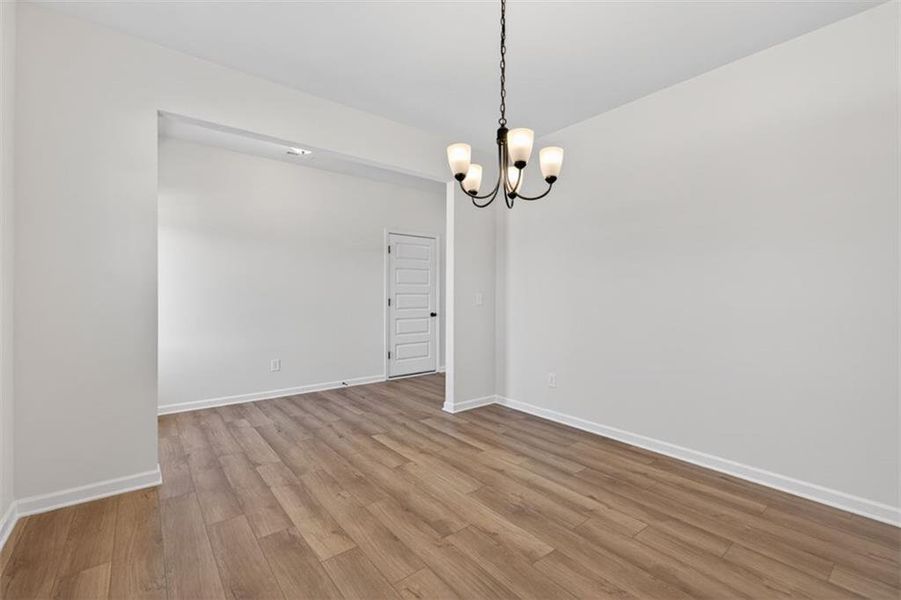Spacious, unfurnished interior of a new home in Oakmont, Dallas (Image 25).