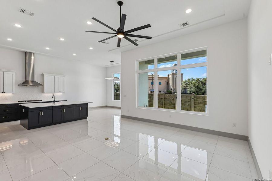 Spacious, unfurnished interior of a new home in , San Antonio (Image 35).