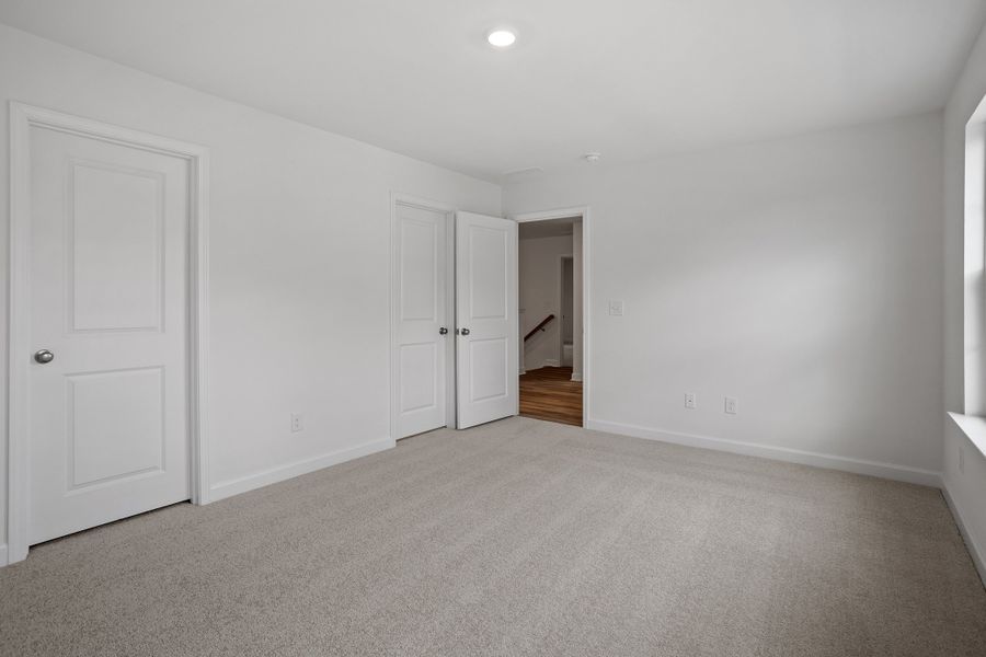 Spacious, unfurnished interior of a new home in Georgias Landing, Raleigh (Image 39).