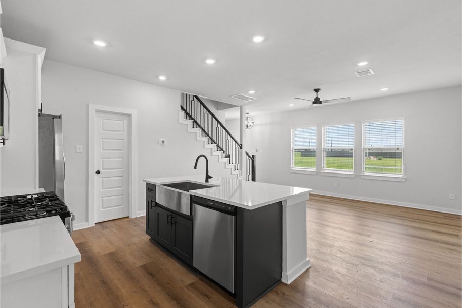Representative furnished interior of a home built from the Hera 1605 SB by Saratoga Homes in Glendale Lakes, Rosharon (Image 5).