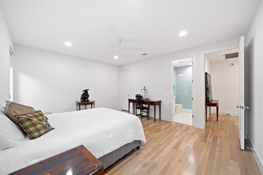 Furnished interior view inside a new home in , Dallas (Image 17). Furnished interior view inside a new home in , Dallas (Image 17).