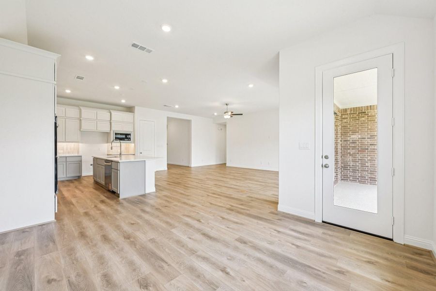 Spacious, unfurnished interior of a new home in Evergreen 55', Conroe (Image 41).