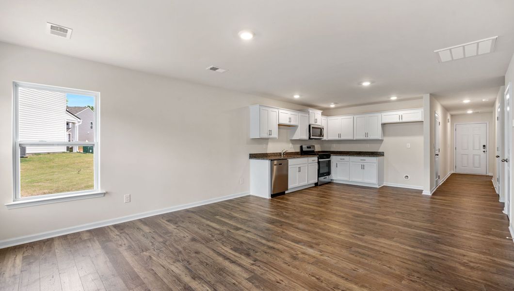 Spacious, unfurnished interior of a new home in Varner Station, Woodruff (Image 14).