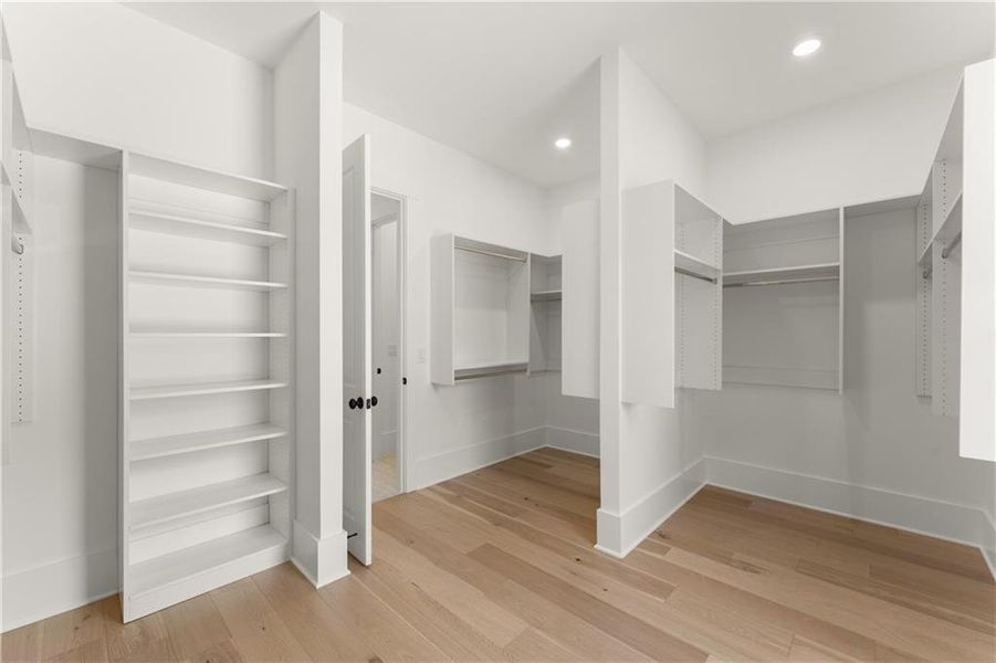 Spacious, unfurnished interior of a new home in Woodford, Acworth (Image 21).