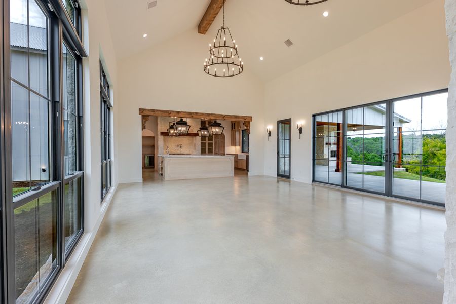 Spacious, unfurnished interior of a new home in Eagles Bluff, Weatherford (Image 22).