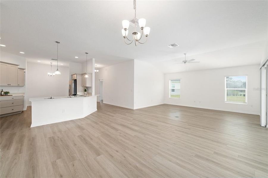 Spacious, unfurnished interior of a new home in , The Villages (Image 38).