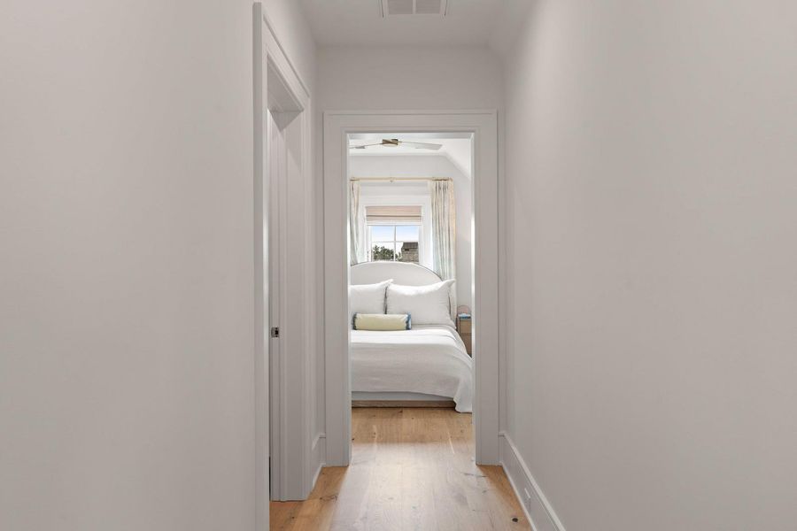 Spacious, unfurnished interior of a new home in , Charleston (Image 79).