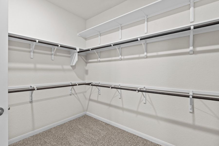 Spacious, unfurnished interior of a new home in Veranda: Classic, San Antonio (Image 9).