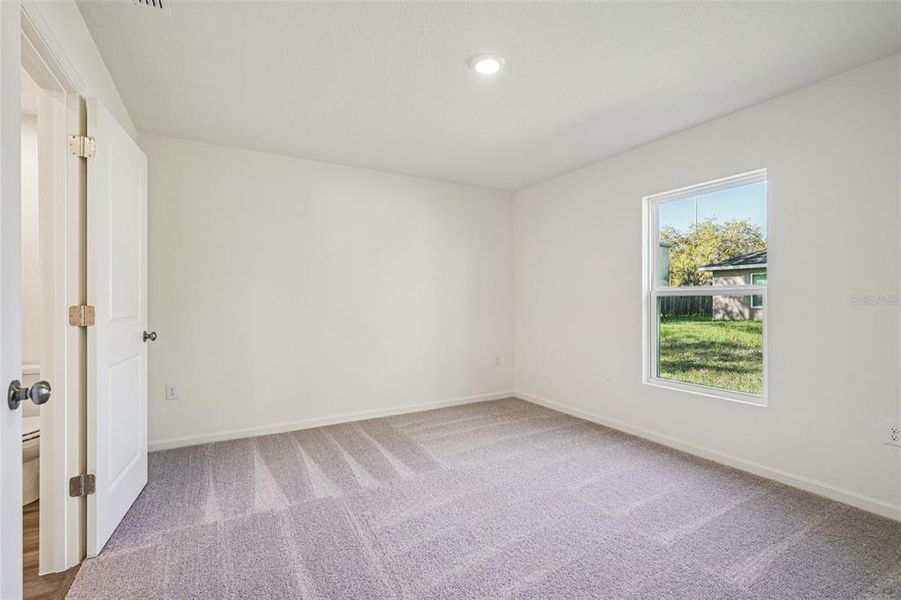 Spacious, unfurnished interior of a new home in Marion Oaks, Ocala (Image 23).