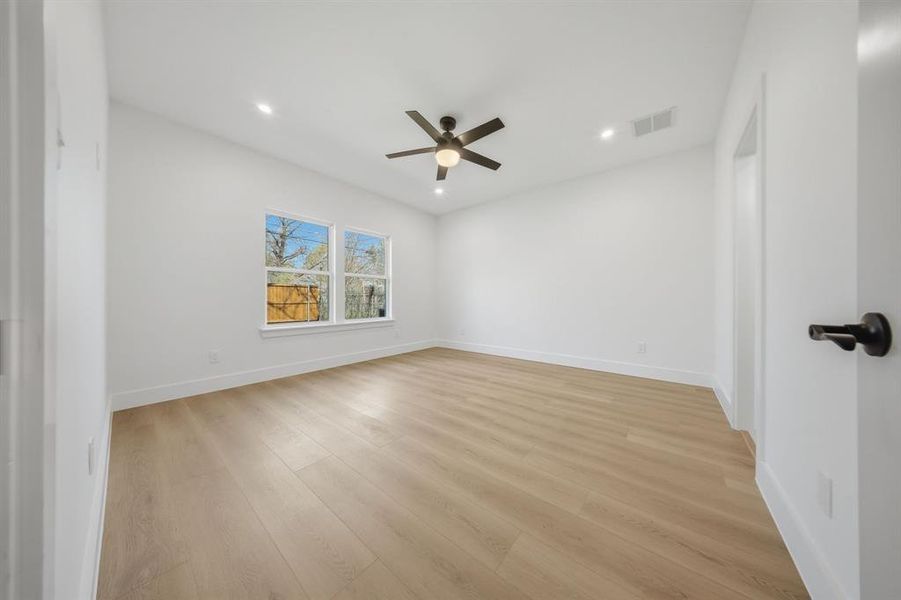 Spacious, unfurnished interior of a new home in , Seagoville (Image 27).