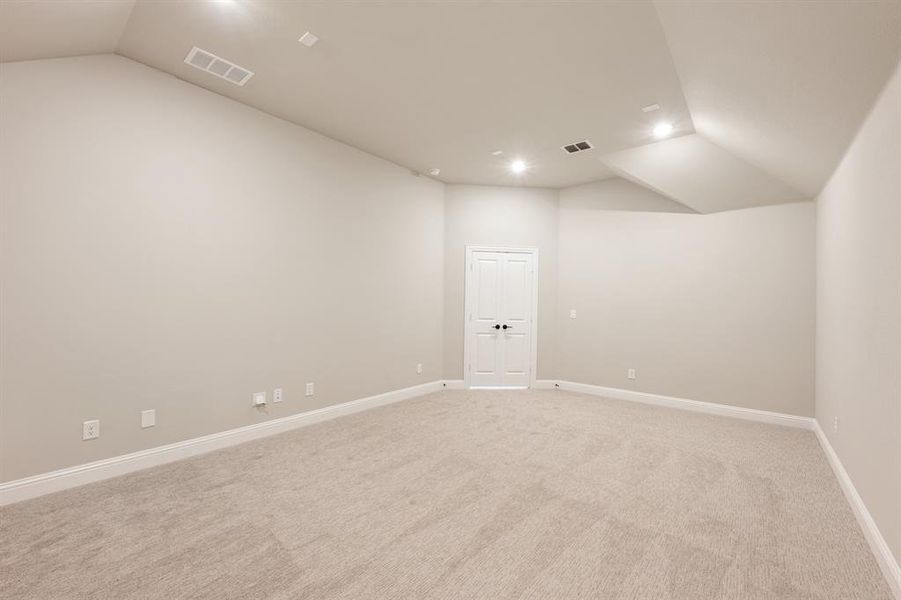 Spacious, unfurnished interior of a new home in Triple Diamond Ranch, Mansfield (Image 30). Spacious, unfurnished interior of a new home in Triple Diamond Ranch, Mansfield (Image 30).