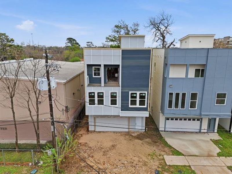 Exterior details and patio area of a home in , Houston (Image 7).