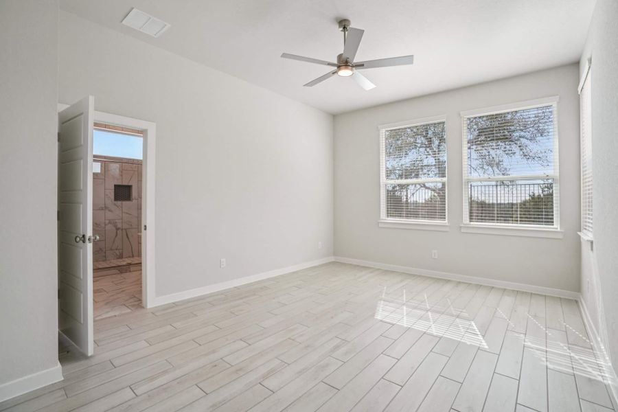 Spacious, unfurnished interior of a new home in Meyer Ranch, New Braunfels (Image 37).