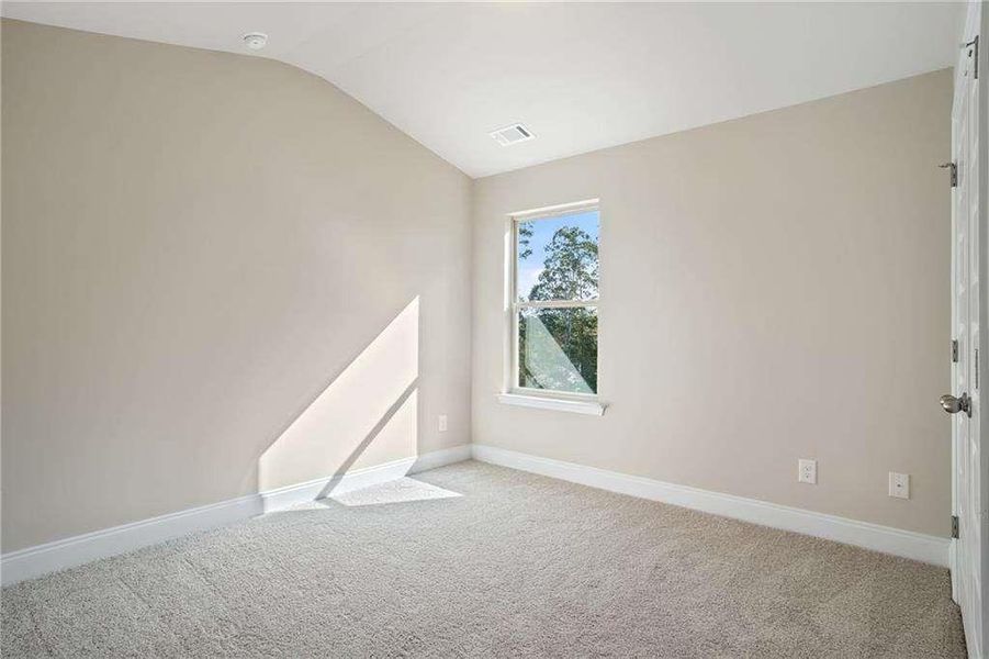 Spacious, unfurnished interior of a new home in Stratford Square, Lawrenceville (Image 6).
