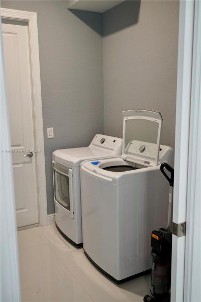 Furnished interior view inside a new home in , Lehigh Acres (Image 5).
