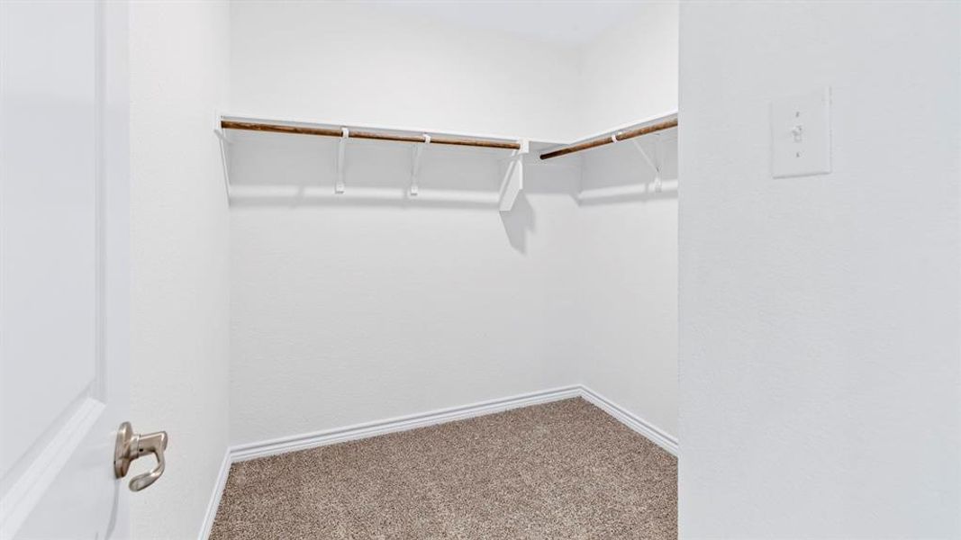 Spacious, unfurnished interior of a new home in Bel Air Village, Sherman (Image 13).