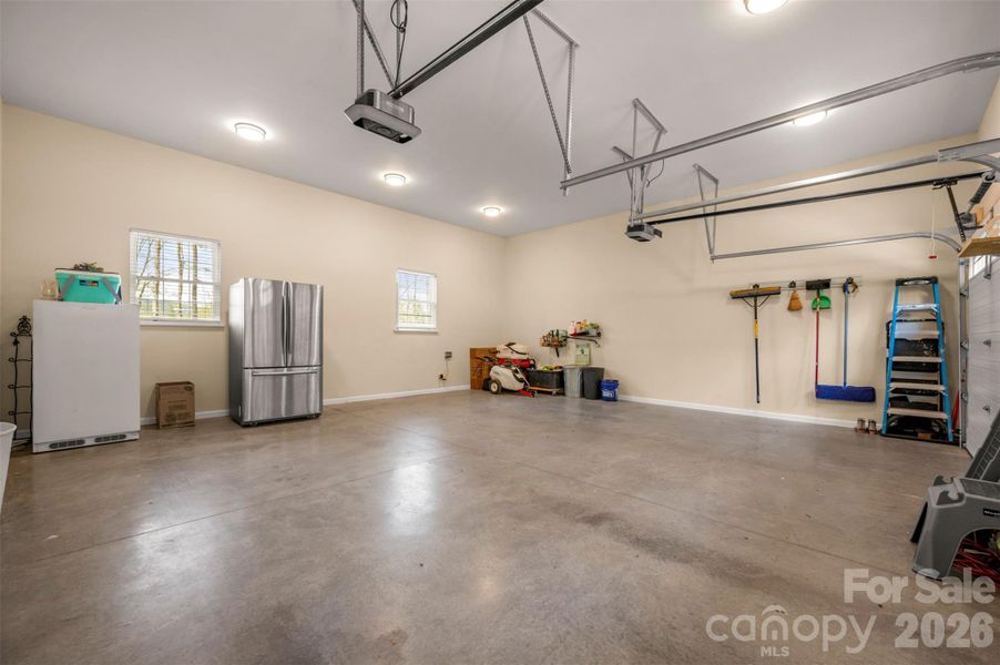 Spacious 2 car garage Spacious 2 car garage