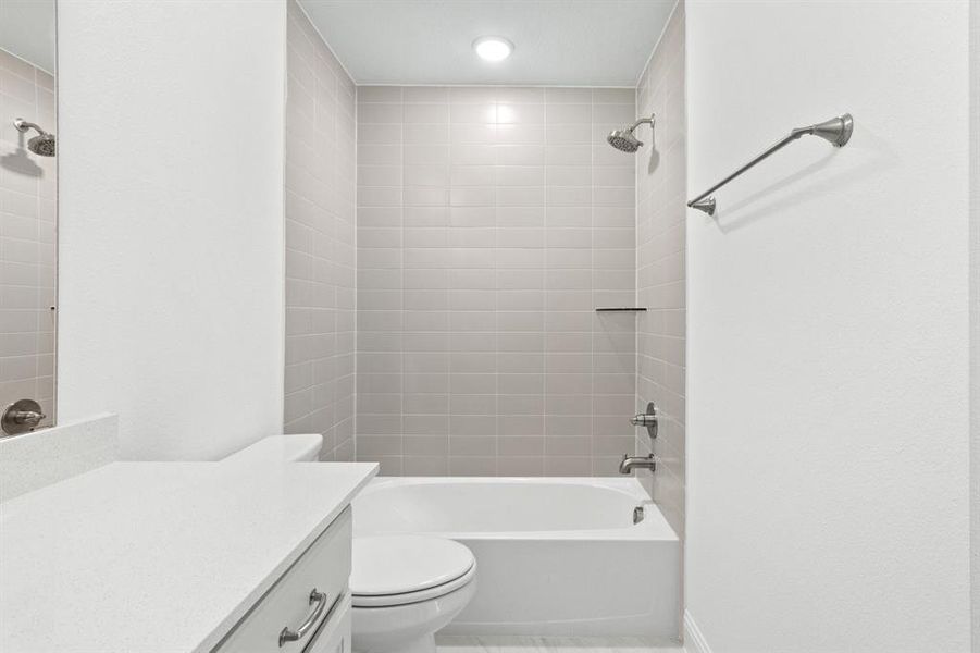 027-2880Enfield-TheColony-TX-75056-Bathroom3.jpg-SMALL