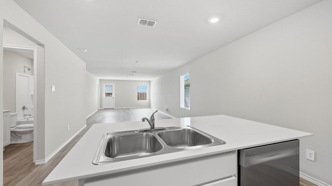 Representative interior finishes for a home built from the Caprock by D.R. Horton in Hickory Grove, Krum (Image 15).