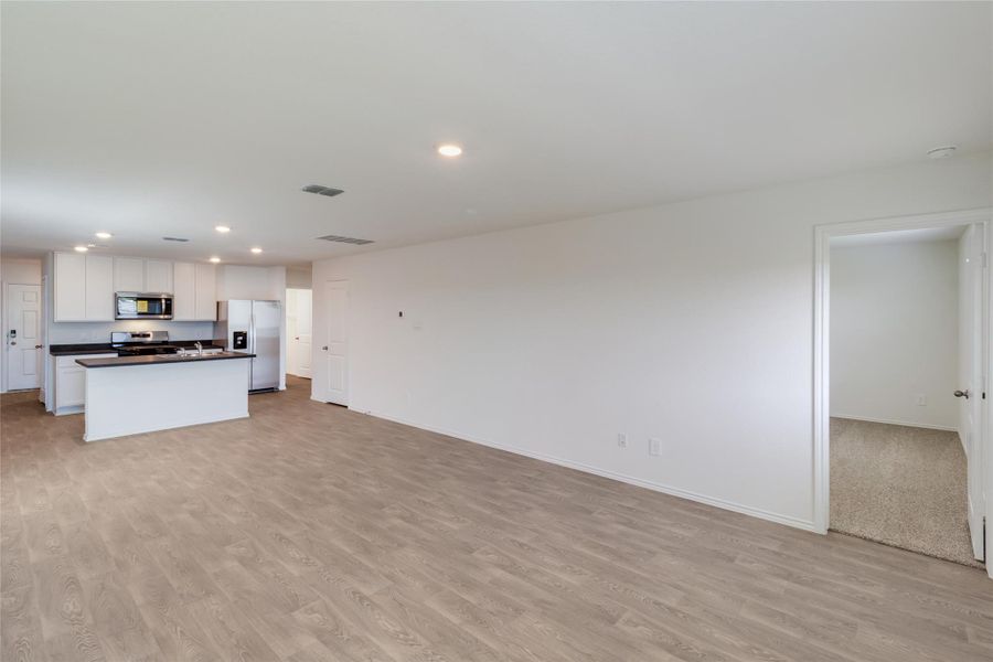 Spacious, unfurnished interior of a new home in Watermill, Uhland (Image 10).