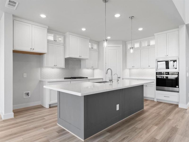 Additional Seating Space at the Kitchen Island