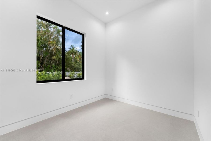 Spacious, unfurnished interior of a new home in , Miami (Image 23).