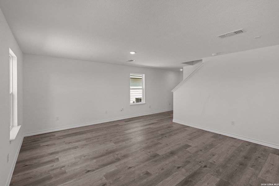 Spacious, unfurnished interior of a new home in Horizon Ridge, San Antonio (Image 28).