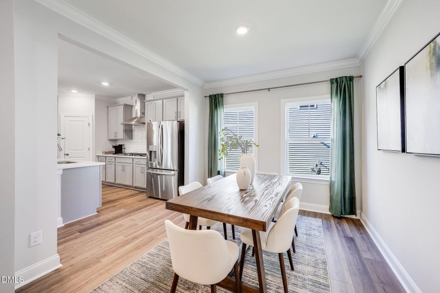 SUN_Everlee_Pic_MayflowerIII_Dining_1of2