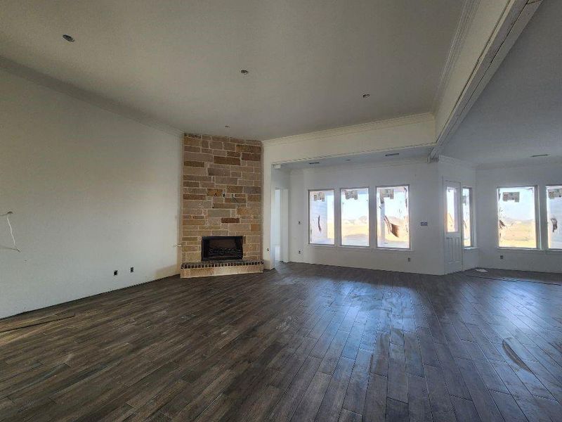 Spacious, unfurnished interior of a new home in Rocky Top, Krum (Image 4).