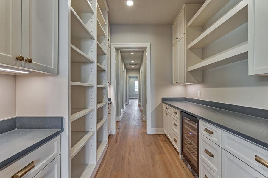 Walk-in pantry/dirty kitchen. Walk-in pantry/dirty kitchen.