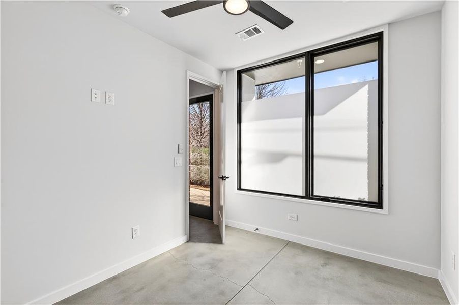 Spacious, unfurnished interior of a new home in , Atlanta (Image 17).